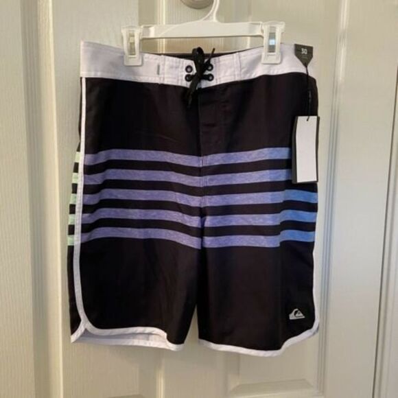 Quiksilver Boys Everyday Grass Roots 17" Boardshorts Size 30 16 years NWT